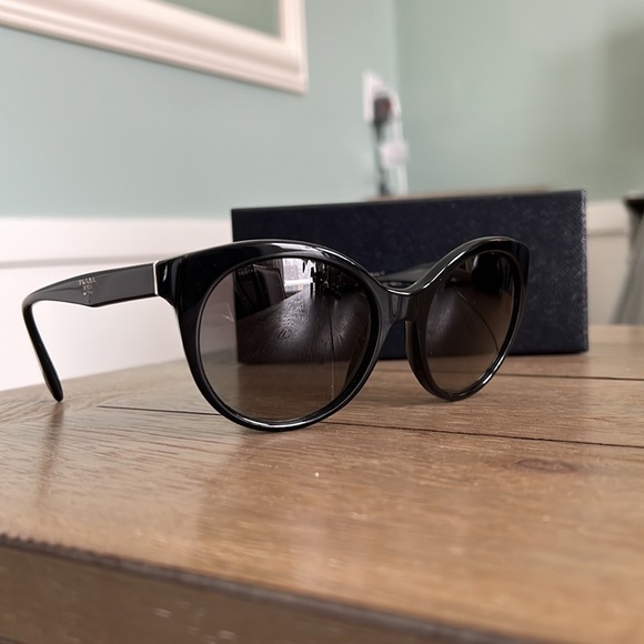 Authentic Prada SPR 23O black silver signature cat eye sunglasses w/ box 56/20 - Picture 14 of 14